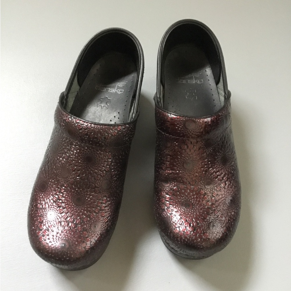 Dansko Medallion Burgundy Clogs Shoes